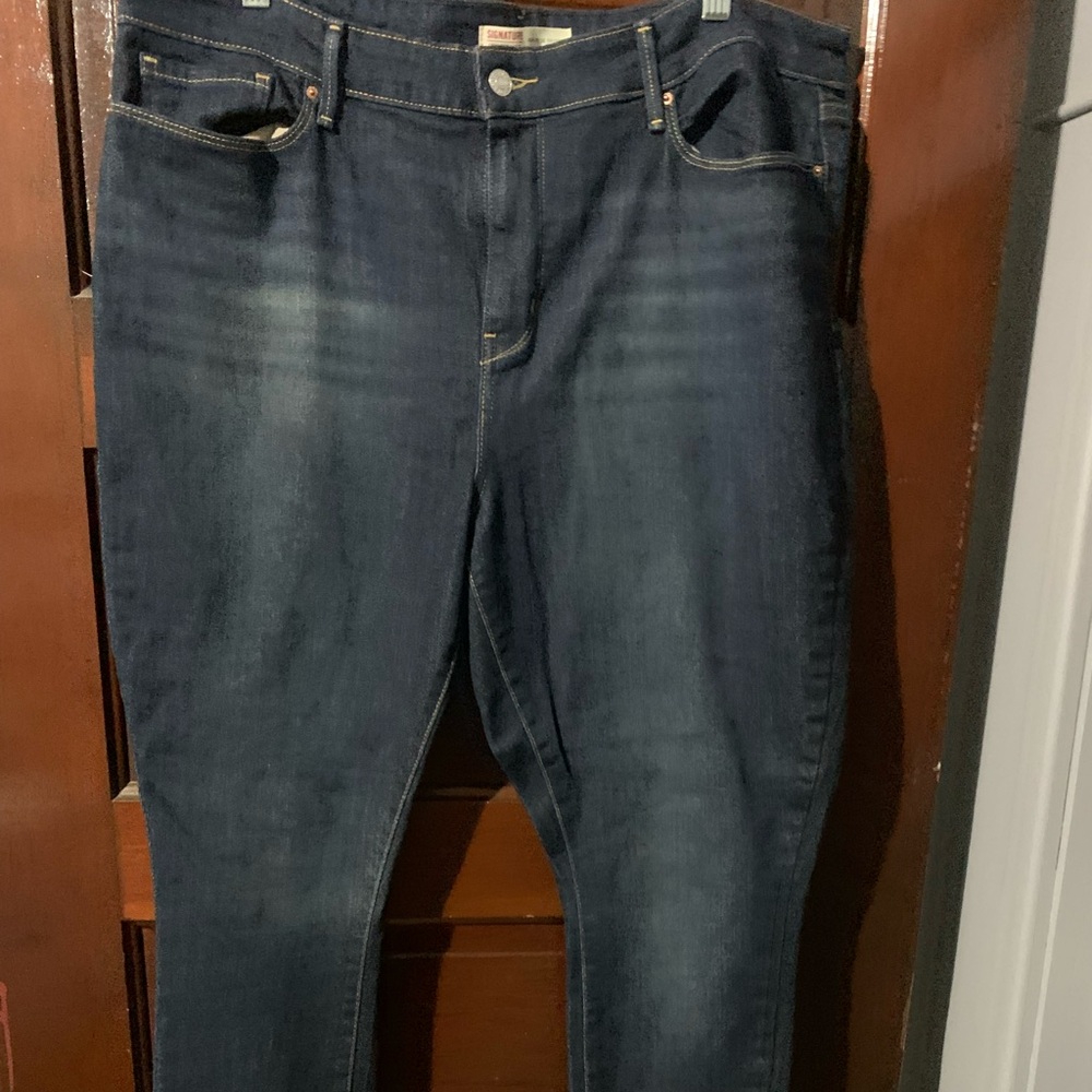 Blue signature Levi’s skinny jeans